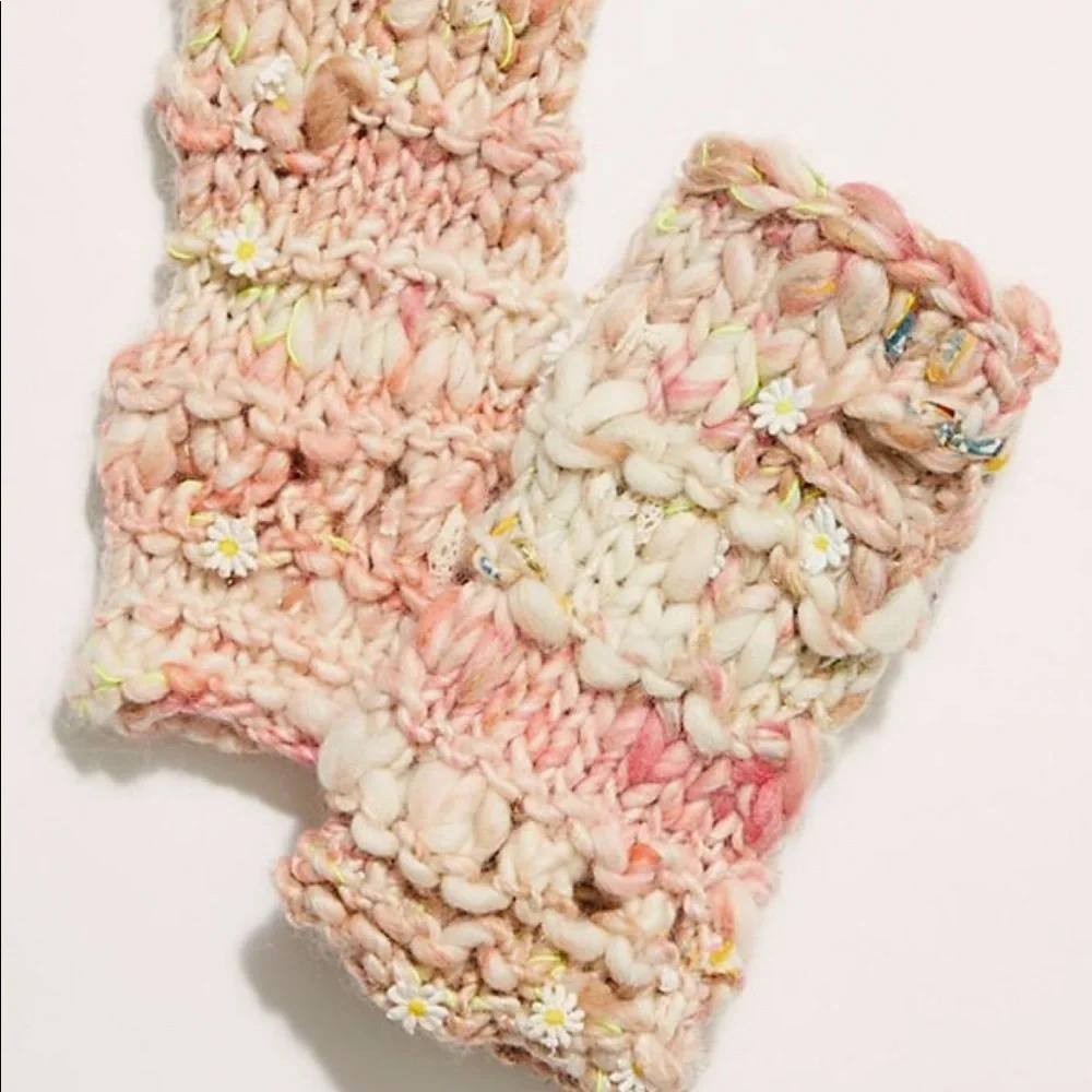 - Free people x knit collage daisy chain mitten new with tags